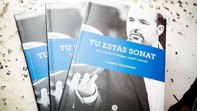 TU ESTÀS SONAT. UNA HISTÒRIA DE BÀSQUET, PASSIÓ I SOMNIS | 9789992057421 | FERNÀNDEZ, GABRIEL | Llibreria La Puça | Llibreria online d'Andorra - Comprar llibres en català online - Llibres Andorra i Pirineu